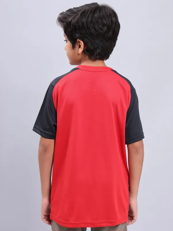 Boys Printed Slim Fit Crew Neck T-shirt with TECHNOLITE - Image 3