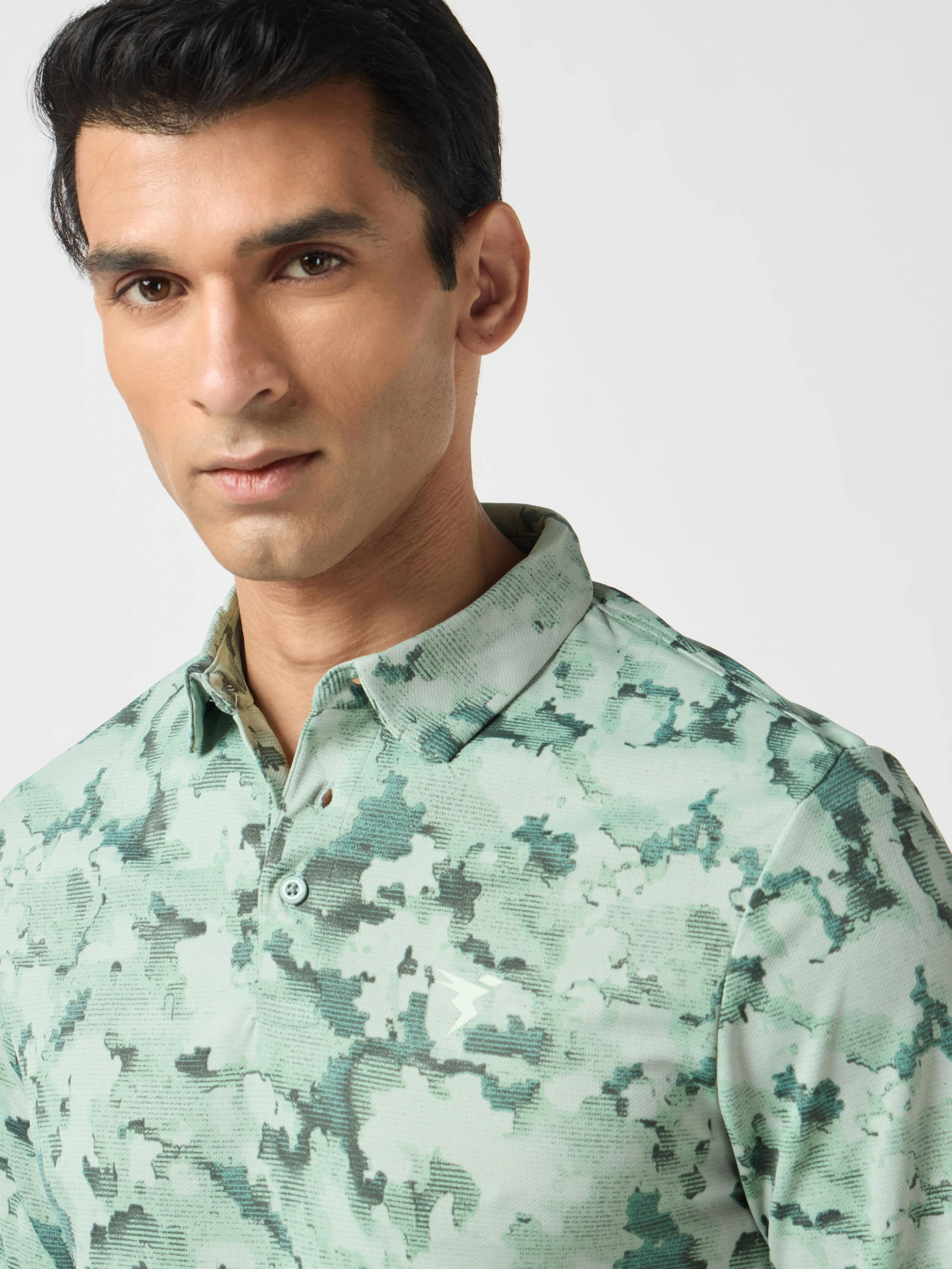 Men Abstract Printed Slim Fit Henley Neck Sports T-Shirt with TECHNOCOOL+ - Image 5
