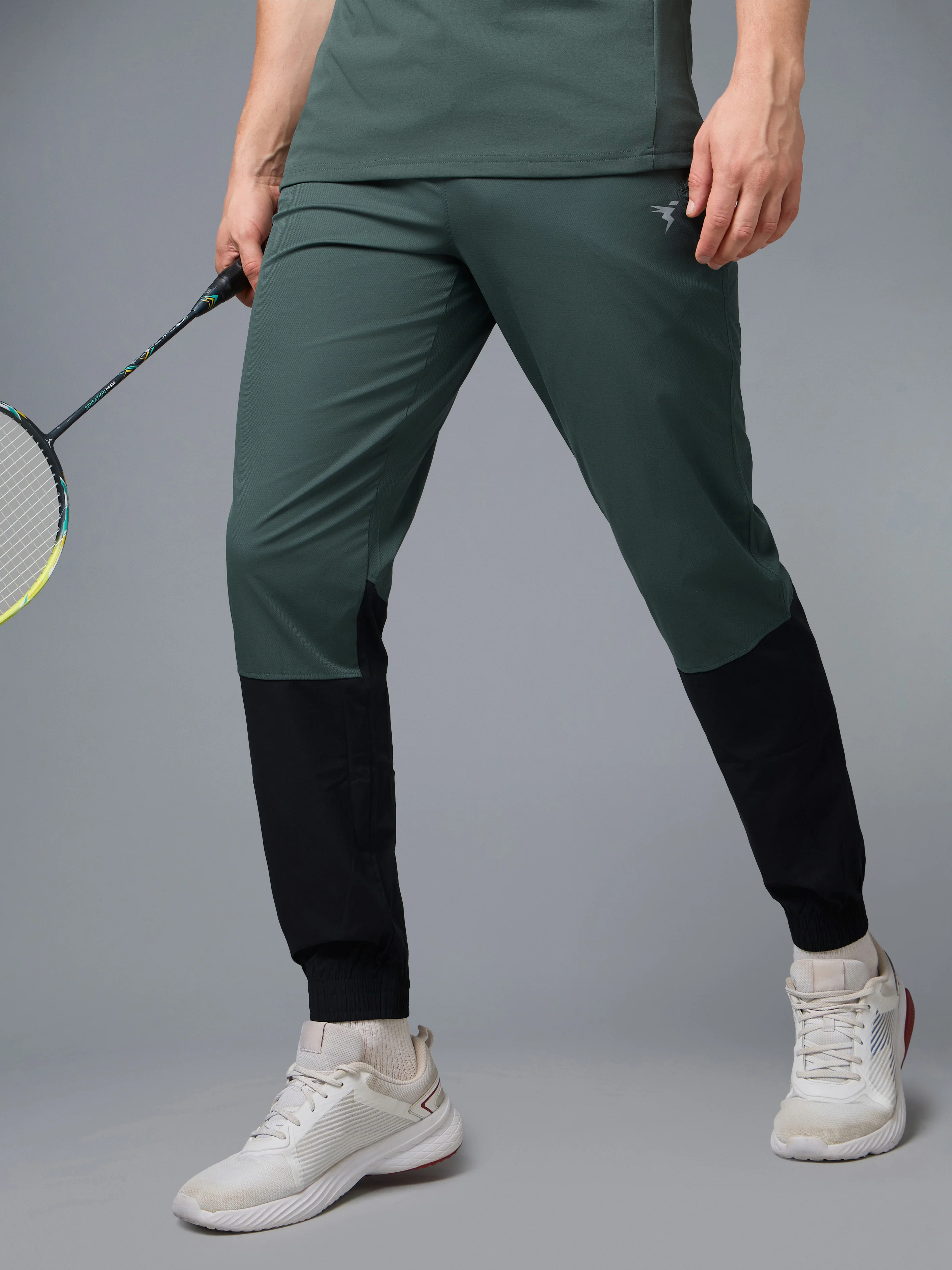 Men Colorblock Slim Fit Joggers with TECHNOLITE STRETCH