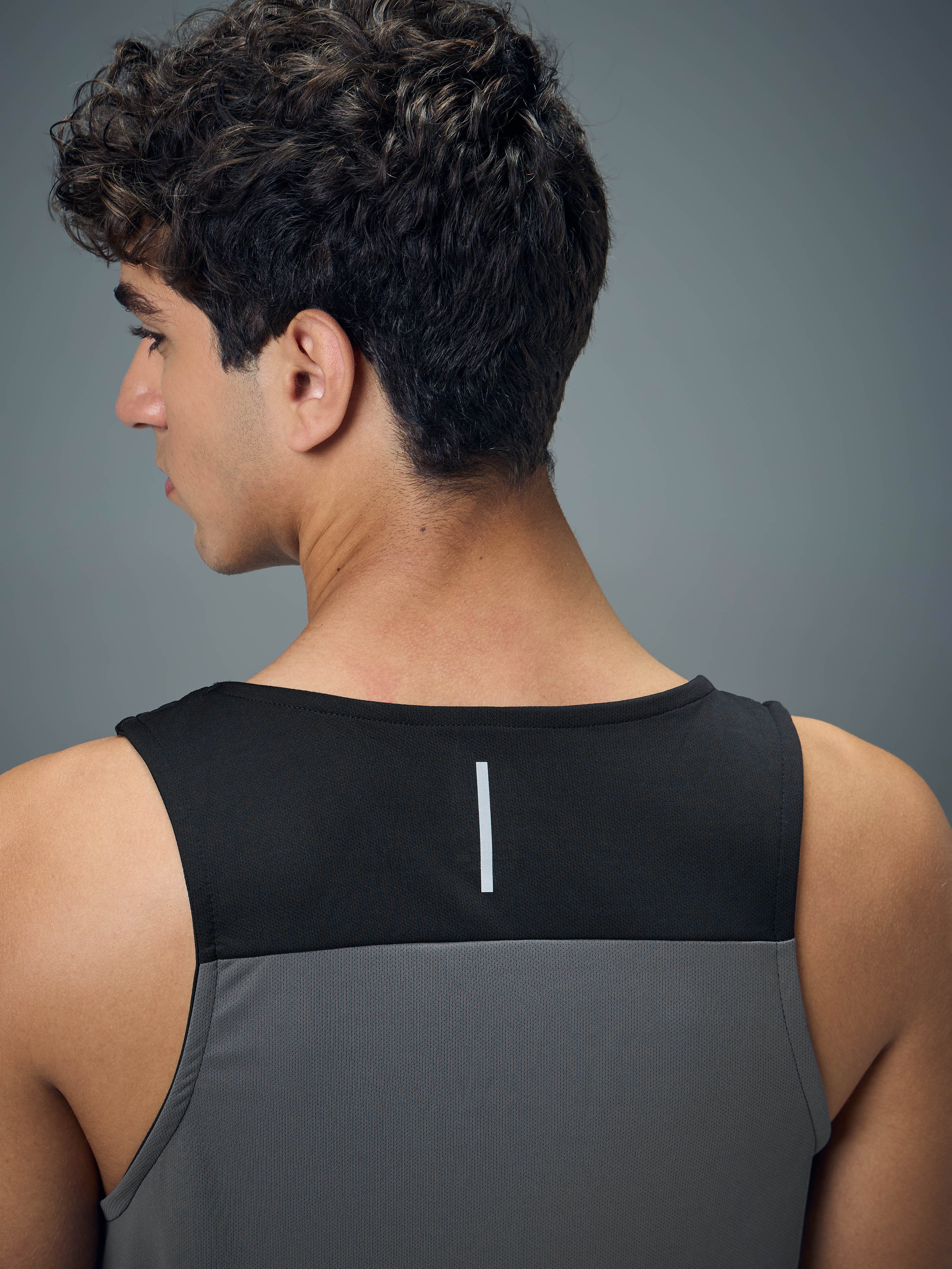 Men Colorblock Slim Fit Scoop Neck Sports Innerwear Vest with TECHNOCOOL+ - Image 7