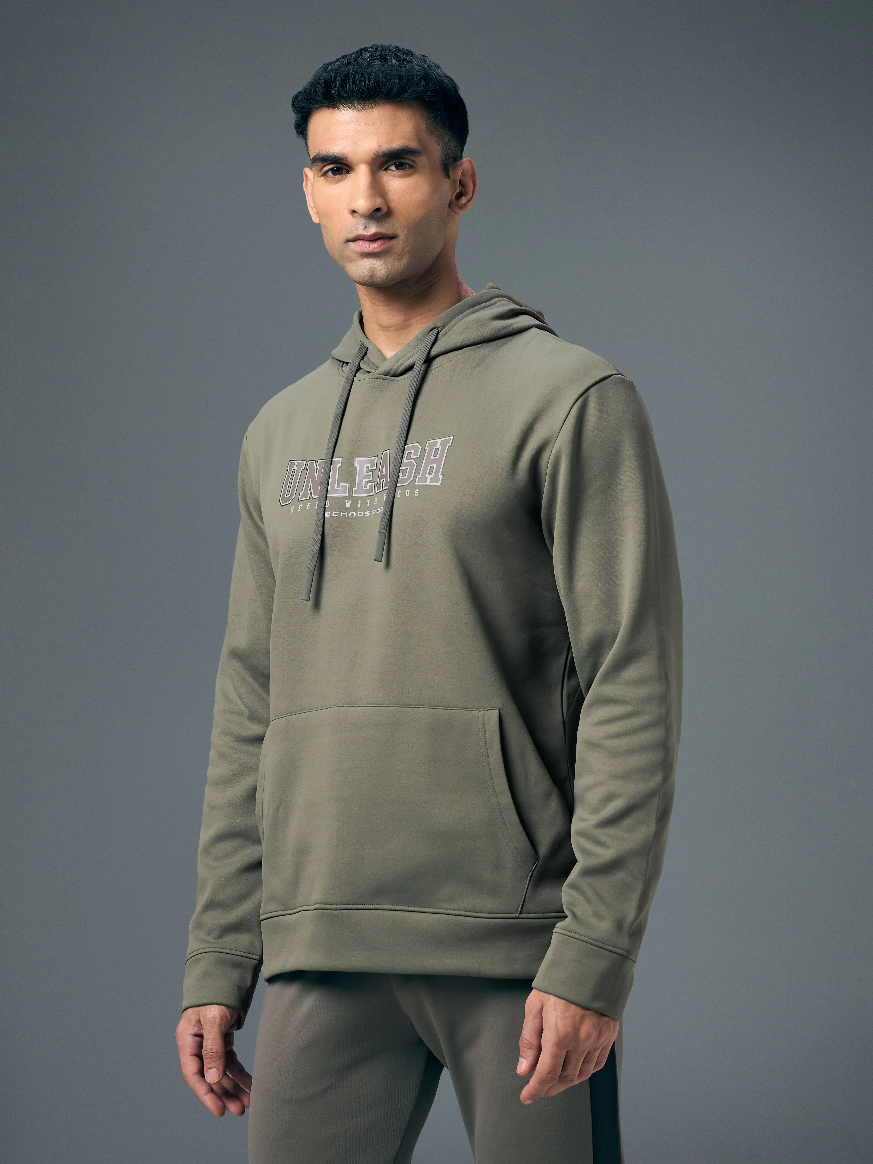 Men Printed Slim Fit Hooded Sweatshirt with TECHNOWARM+ - Image 4