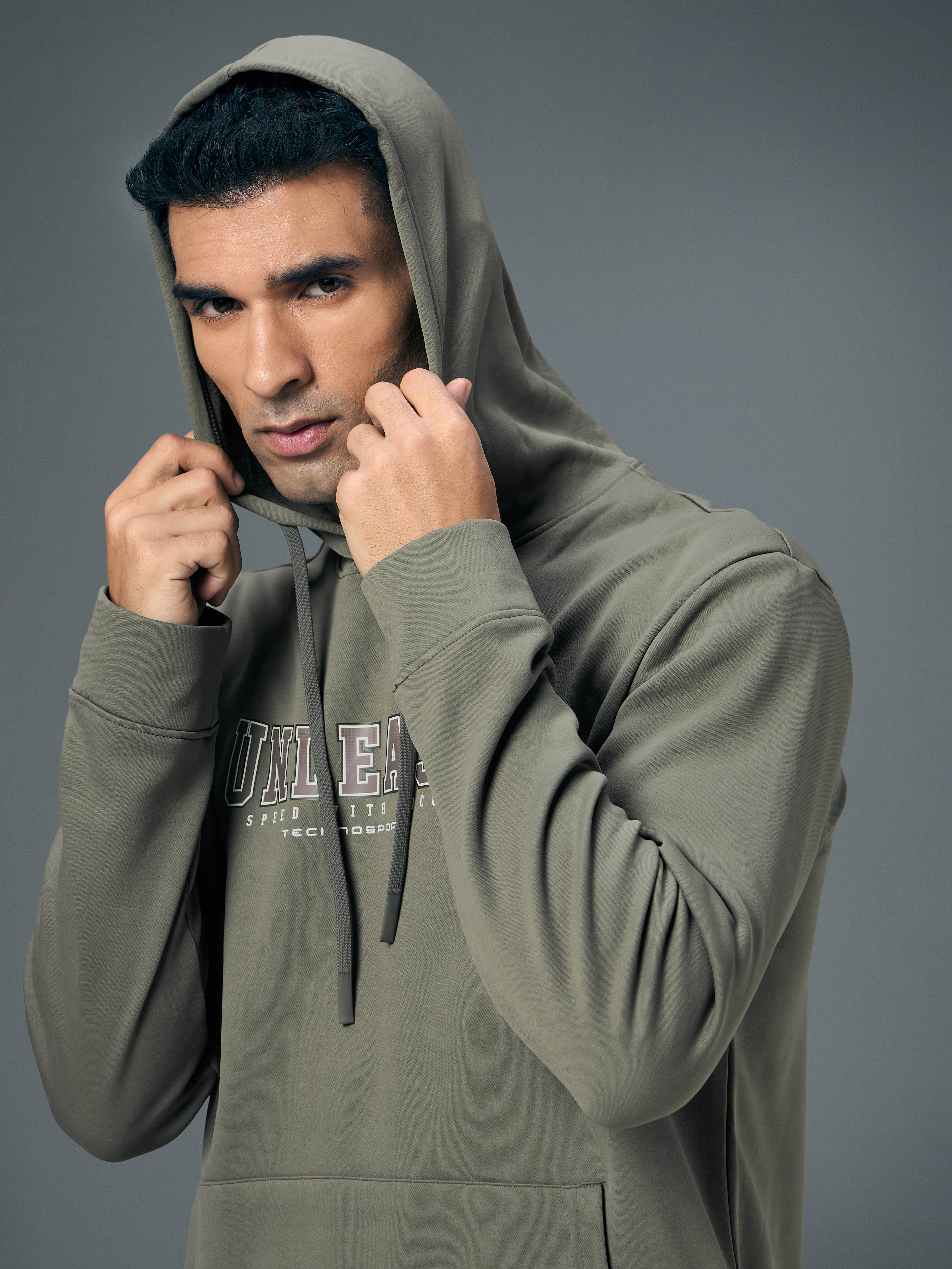 Men Printed Slim Fit Hooded Sweatshirt with TECHNOWARM+ - Image 7