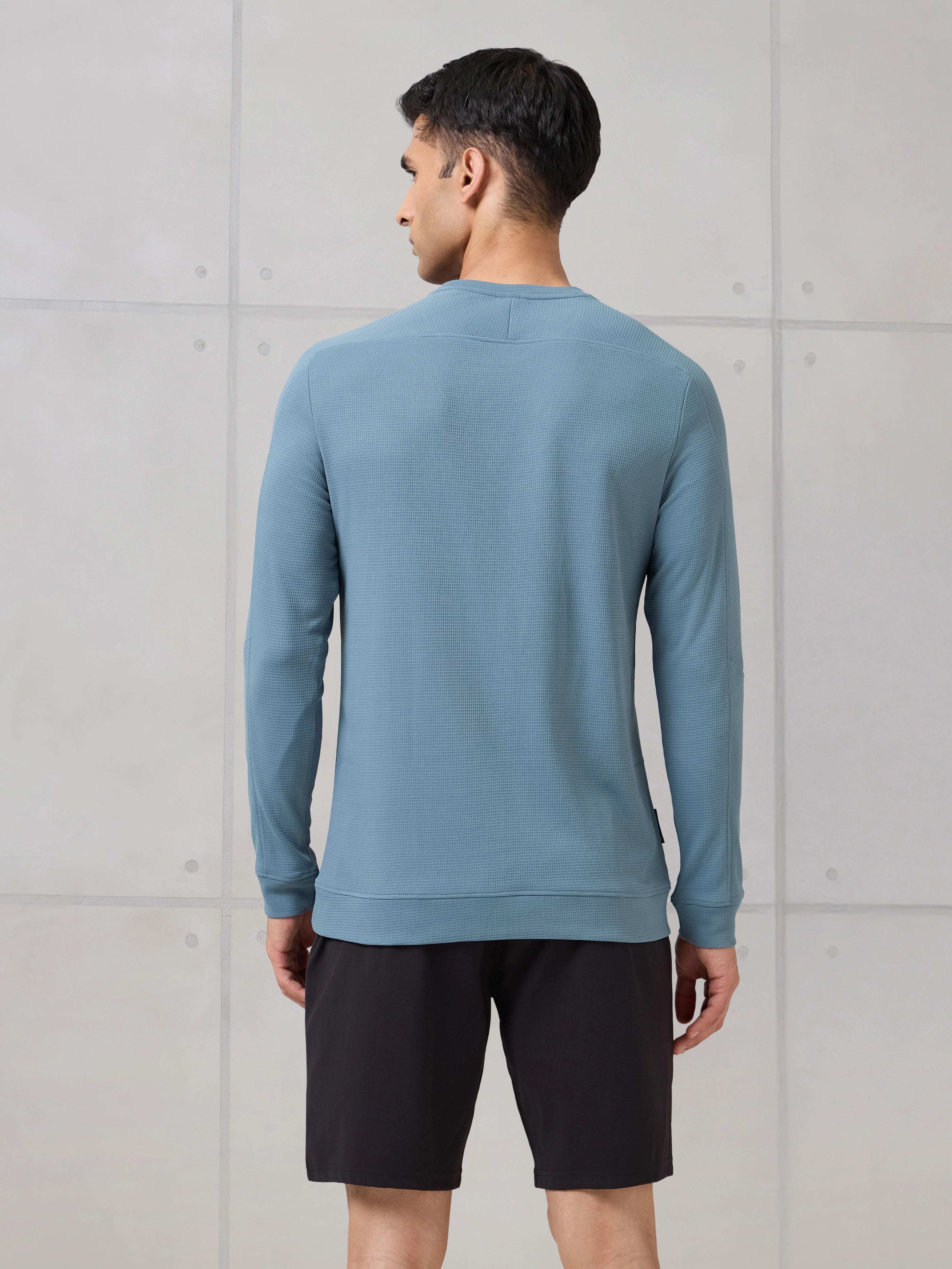 Men Round Neck Solid Active Out Slim Fit T-Shirt with TECHNOCOOL+ - Image 3