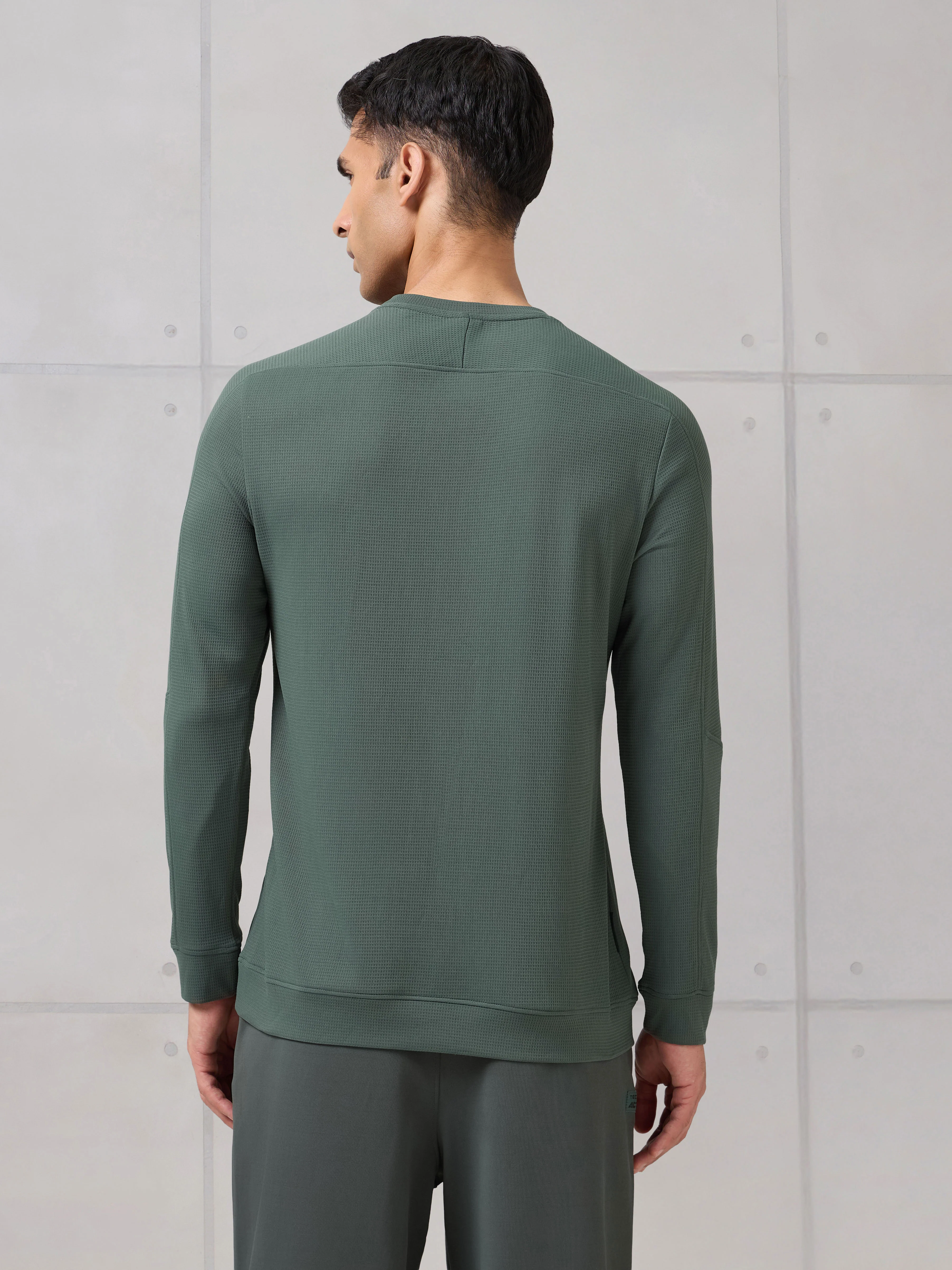 Men Round Neck Solid Active Out Slim Fit T-Shirt with TECHNOCOOL+ - Image 3