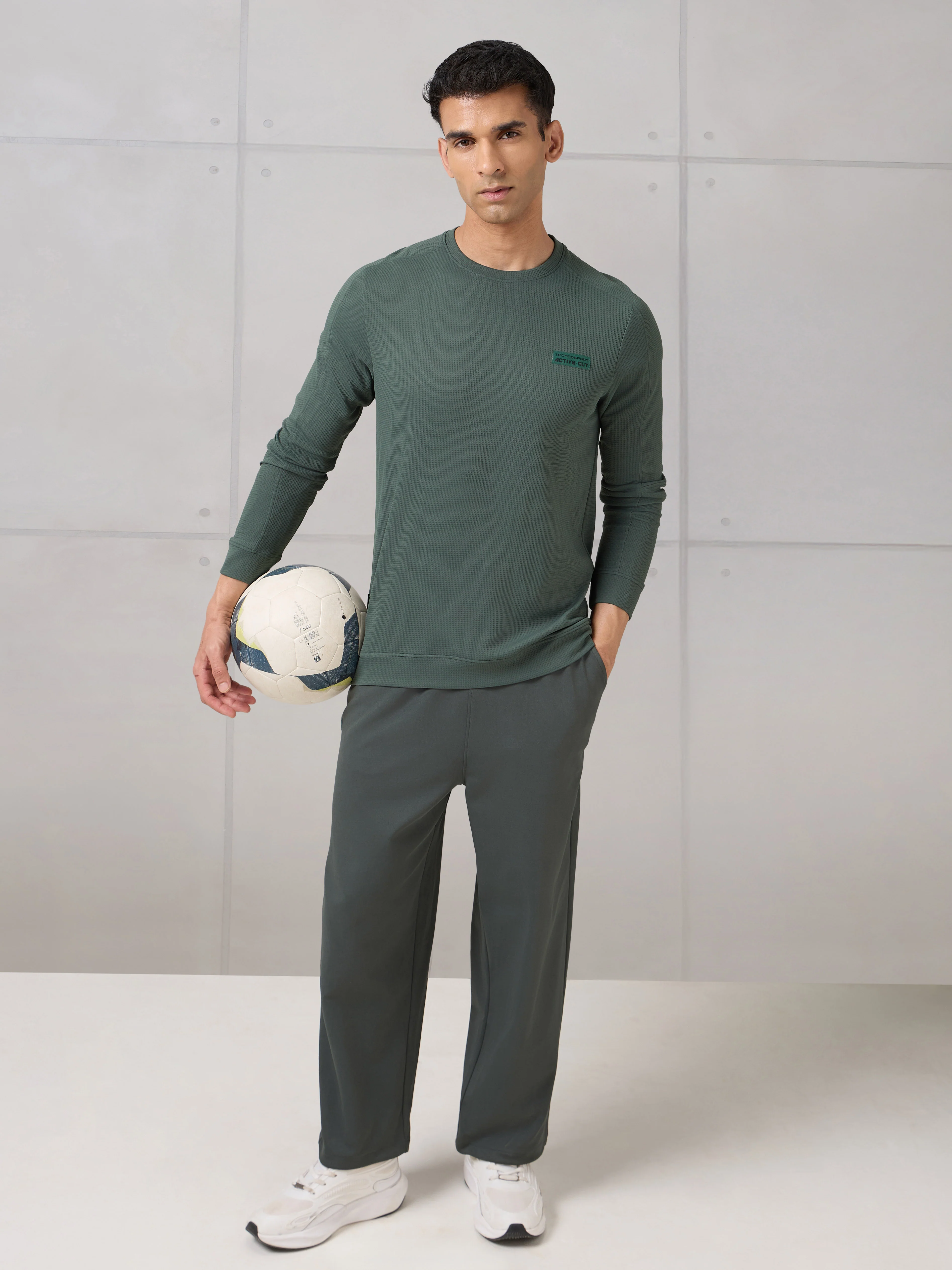 Men Round Neck Solid Active Out Slim Fit T-Shirt with TECHNOCOOL+ - Image 5