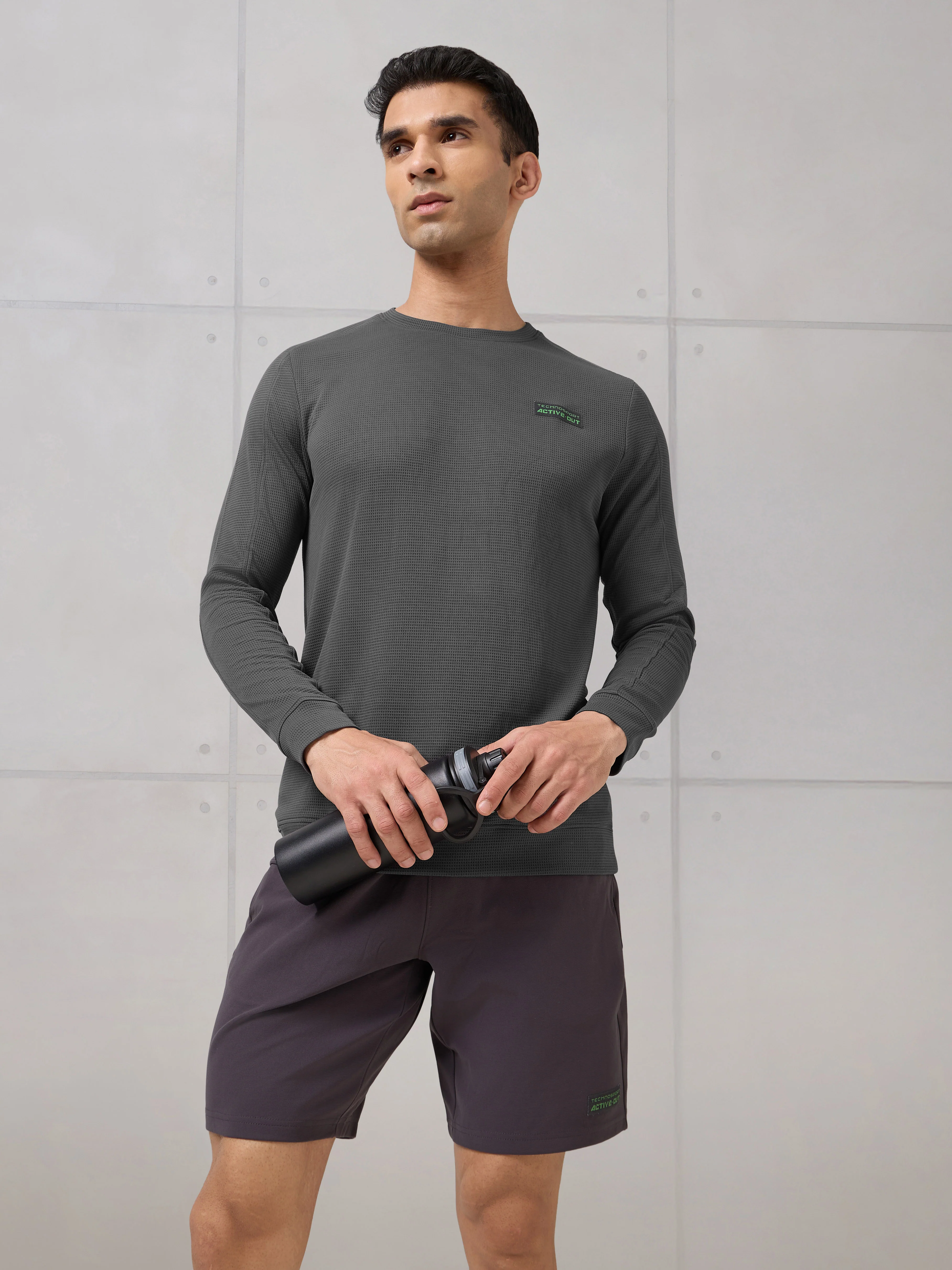 Men Round Neck Solid Active Out Slim Fit T-Shirt with TECHNOCOOL+