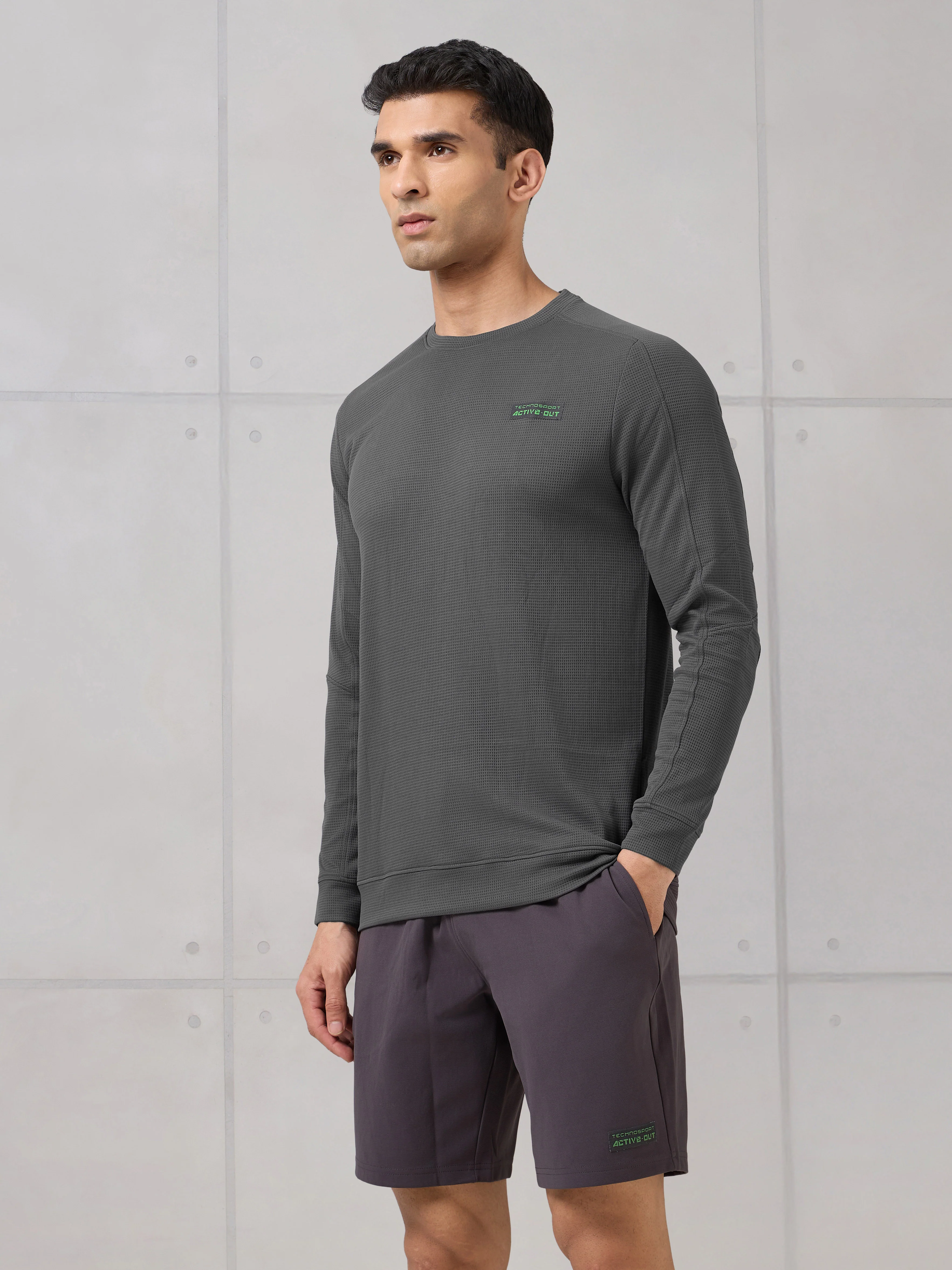 Men Round Neck Solid Active Out Slim Fit T-Shirt with TECHNOCOOL+ - Image 4