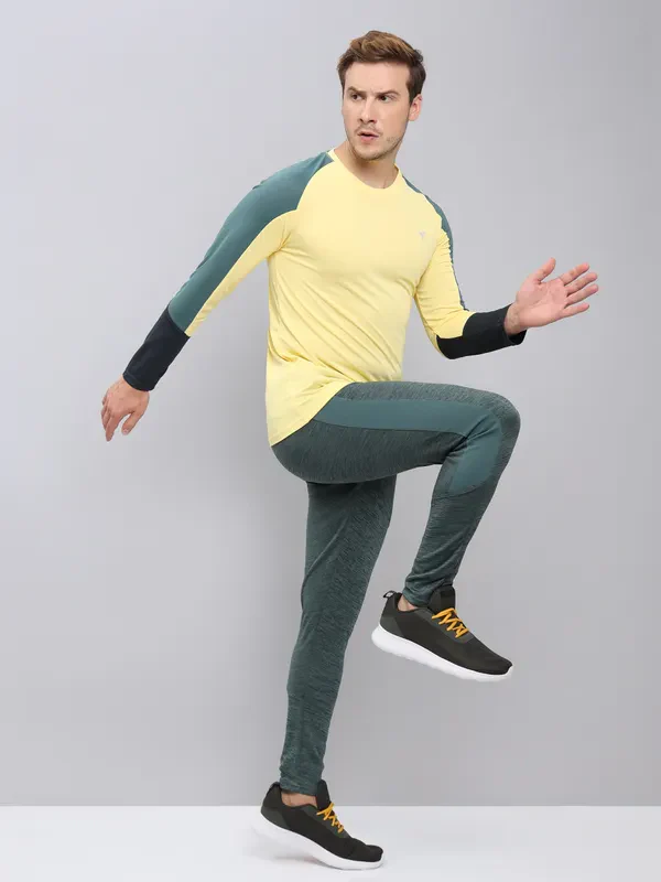 Men Colorblock Slim Fit Crew Neck T-shirt with TECHNO COOL+ - Image 2