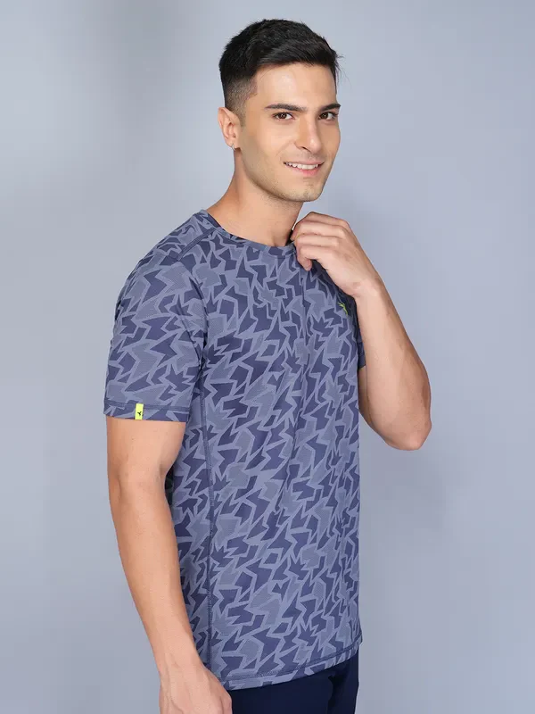 Men Jacquard Slim Fit Crew Neck T-shirt with DOUBLE COOL - Image 4
