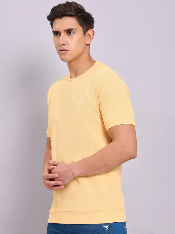 Men Solid Slim Fit Crew Neck T-shirt with MATPIQ - Image 4