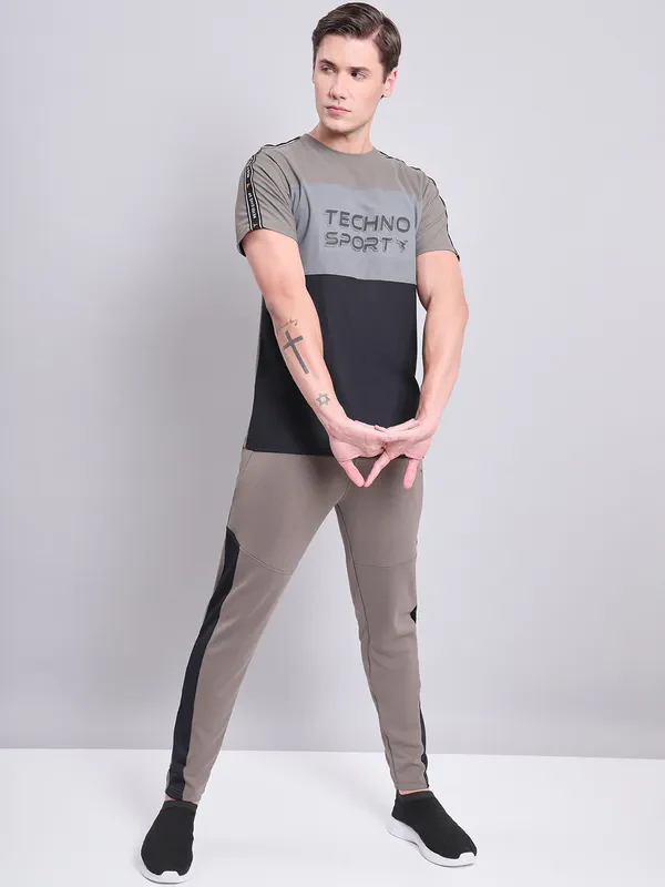 Men Colorblock Slim Fit Crew Neck T-shirt with MATPIQ - Image 2