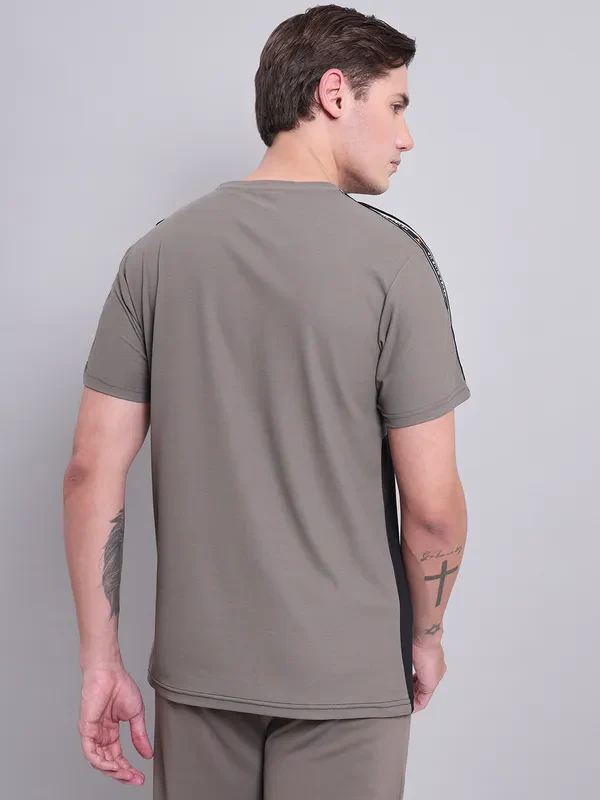 Men Colorblock Slim Fit Crew Neck T-shirt with MATPIQ - Image 4