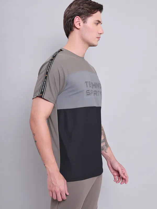 Men Colorblock Slim Fit Crew Neck T-shirt with MATPIQ - Image 5