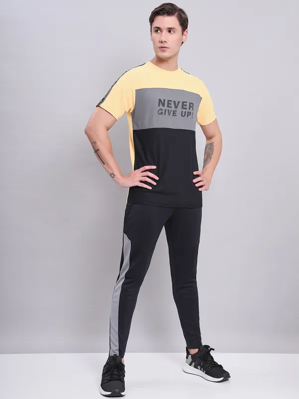 Men Colorblock Slim Fit Crew Neck T-shirt with MATPIQ - Image 2