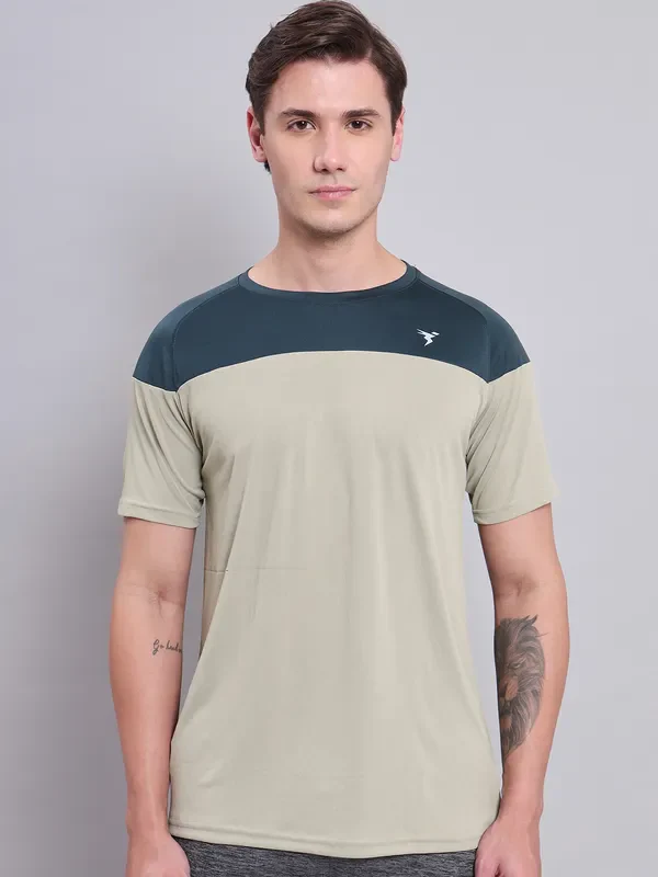 Men Colorblock Slim Fit Crew Neck T-shirt with TECHNO COOL+