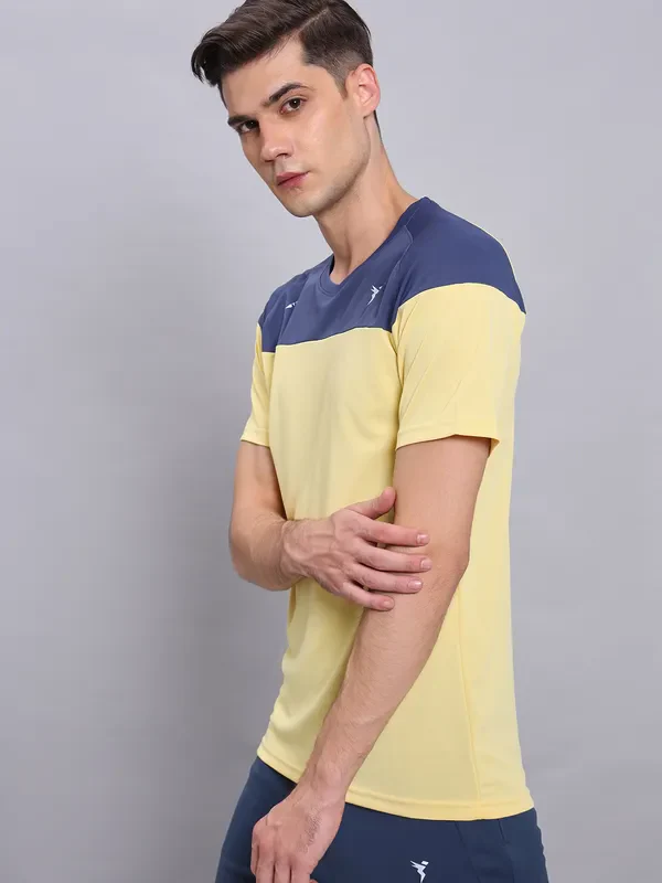 Men Colorblock Slim Fit Crew Neck T-shirt with TECHNO COOL+ - Image 4