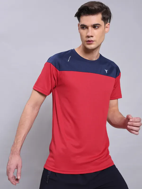 Men Colorblock Slim Fit Crew Neck T-shirt with TECHNO COOL+