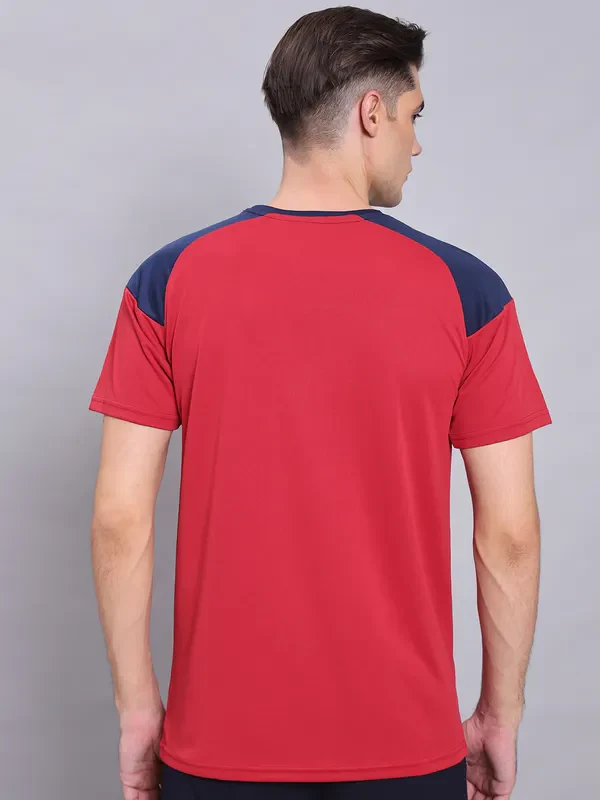 Men Colorblock Slim Fit Crew Neck T-shirt with TECHNO COOL+ - Image 4