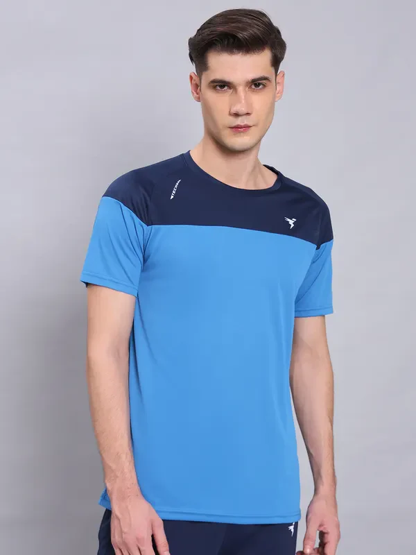 Men Colorblock Slim Fit Crew Neck T-shirt with TECHNO COOL+