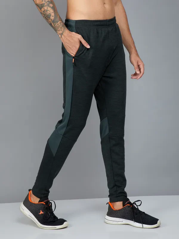 Men Colorblock Slim Fit Trackpants with TECHNO DRY - Image 6
