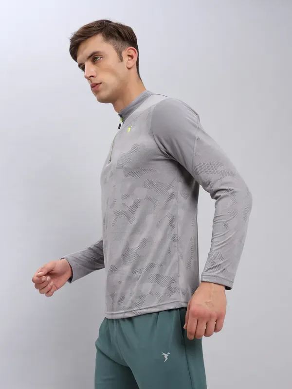 Men Jacquard Slim Fit Mock Neck T-shirt with TECHNO COOL+ - Image 7