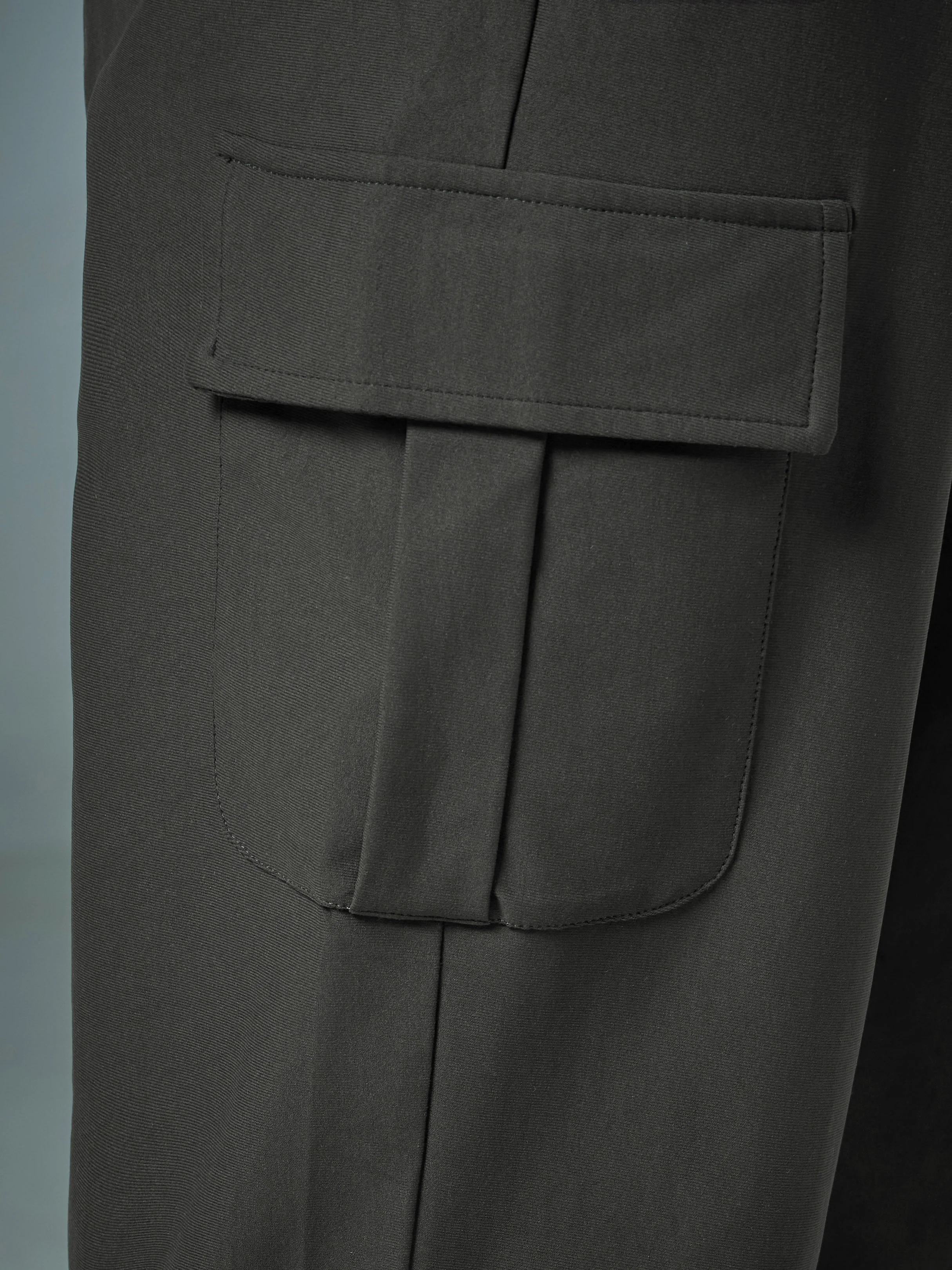 Men Solid Slim Fit Cargo Joggers with DURACOOL+ - Image 7