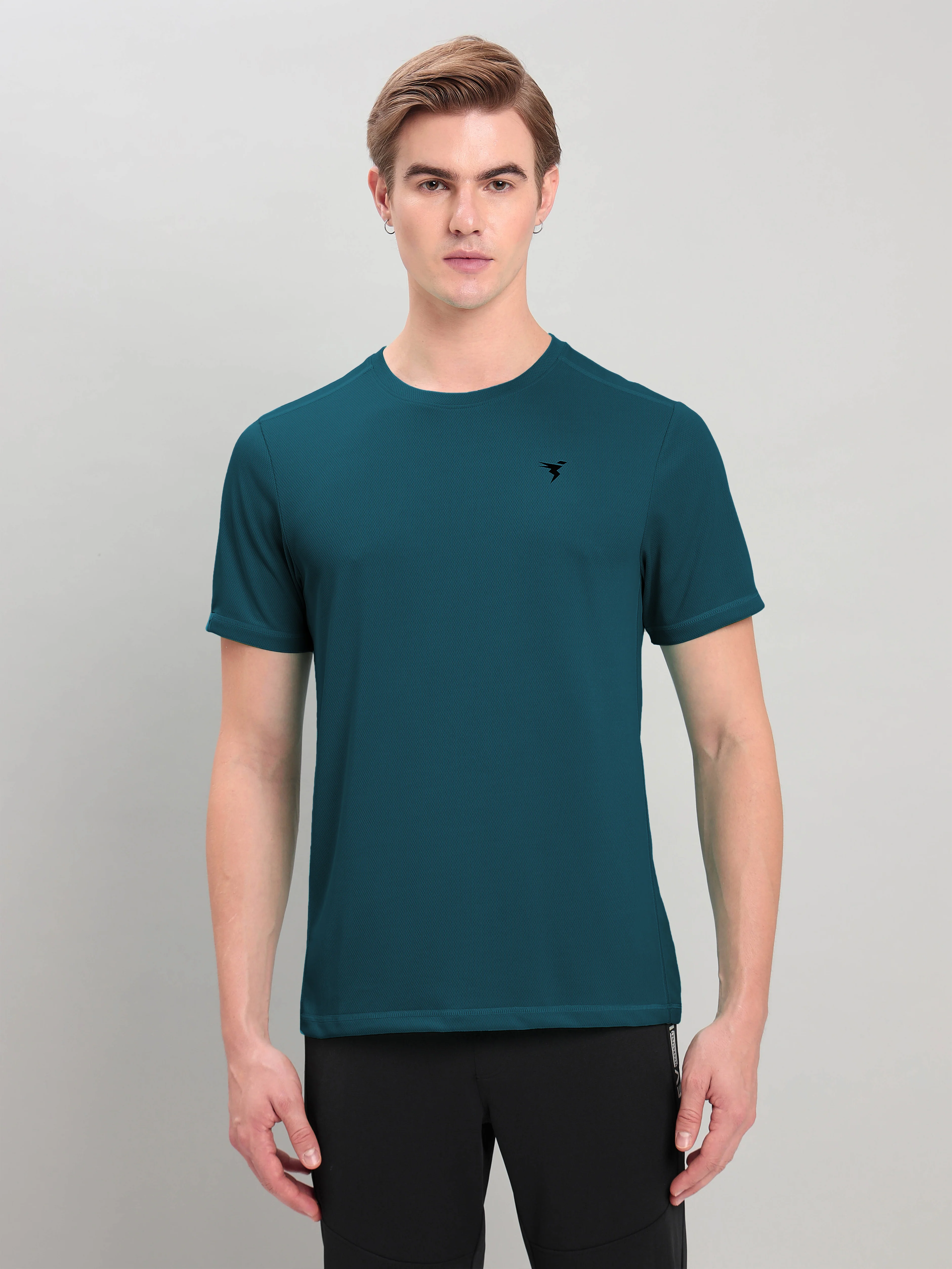 Men Solid Slim Fit Crew Neck T-shirt with TECHNO COOL+
