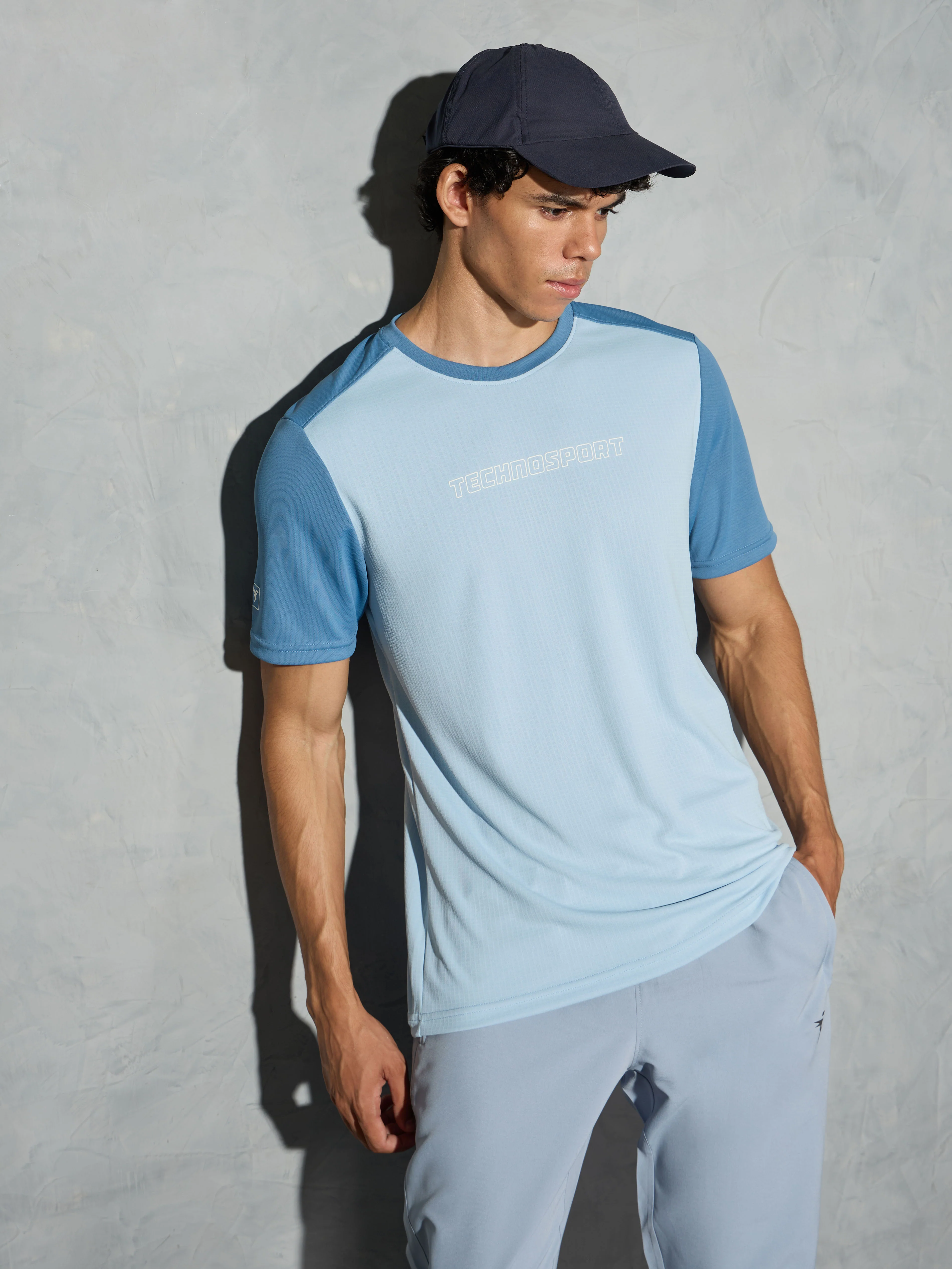 Men Colorblock Slim Fit Crew Neck T-shirt with TECHNO COOL+
