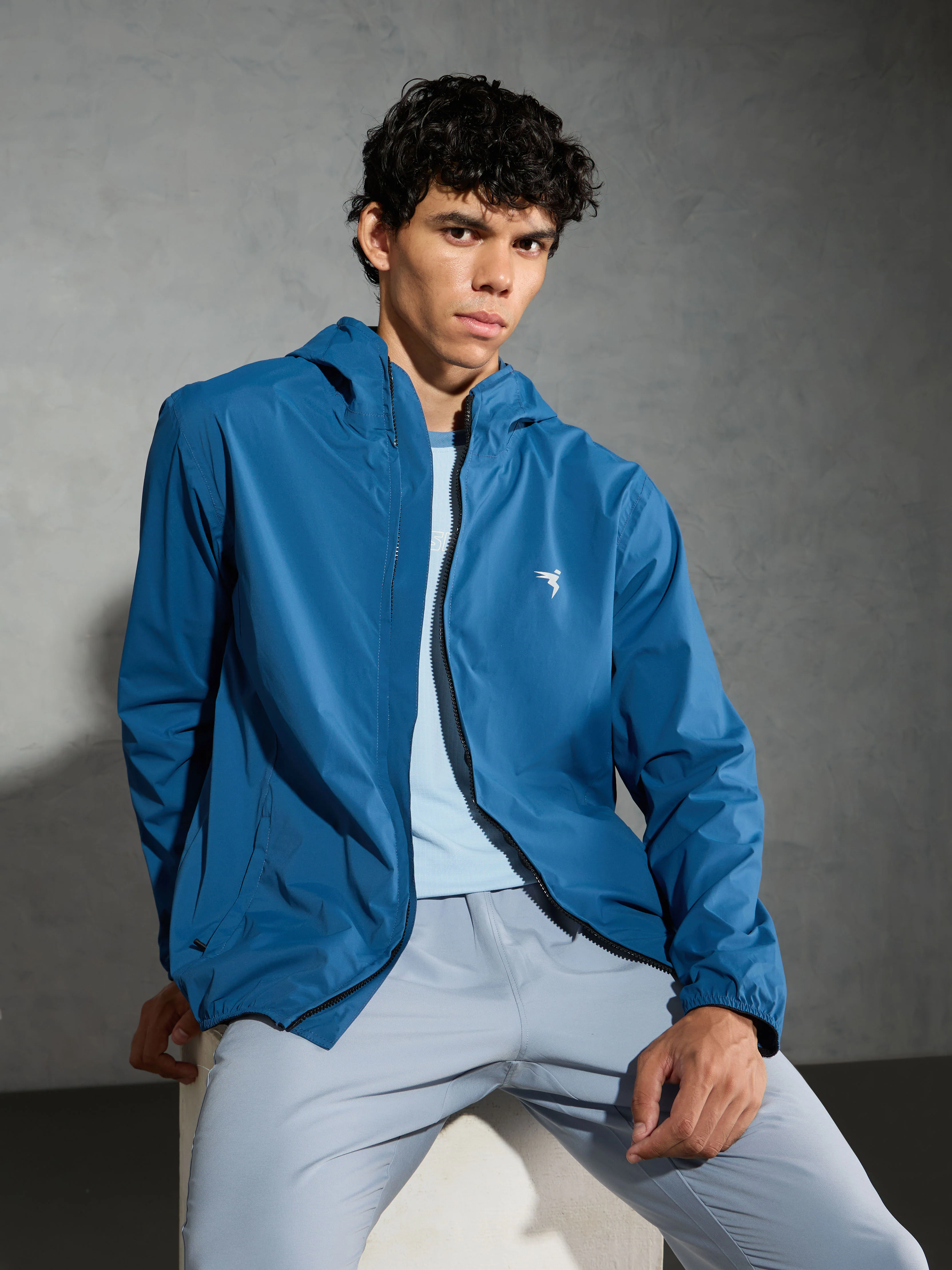 Men Solid Slim Fit Hooded Wrinkle Free Raincoat