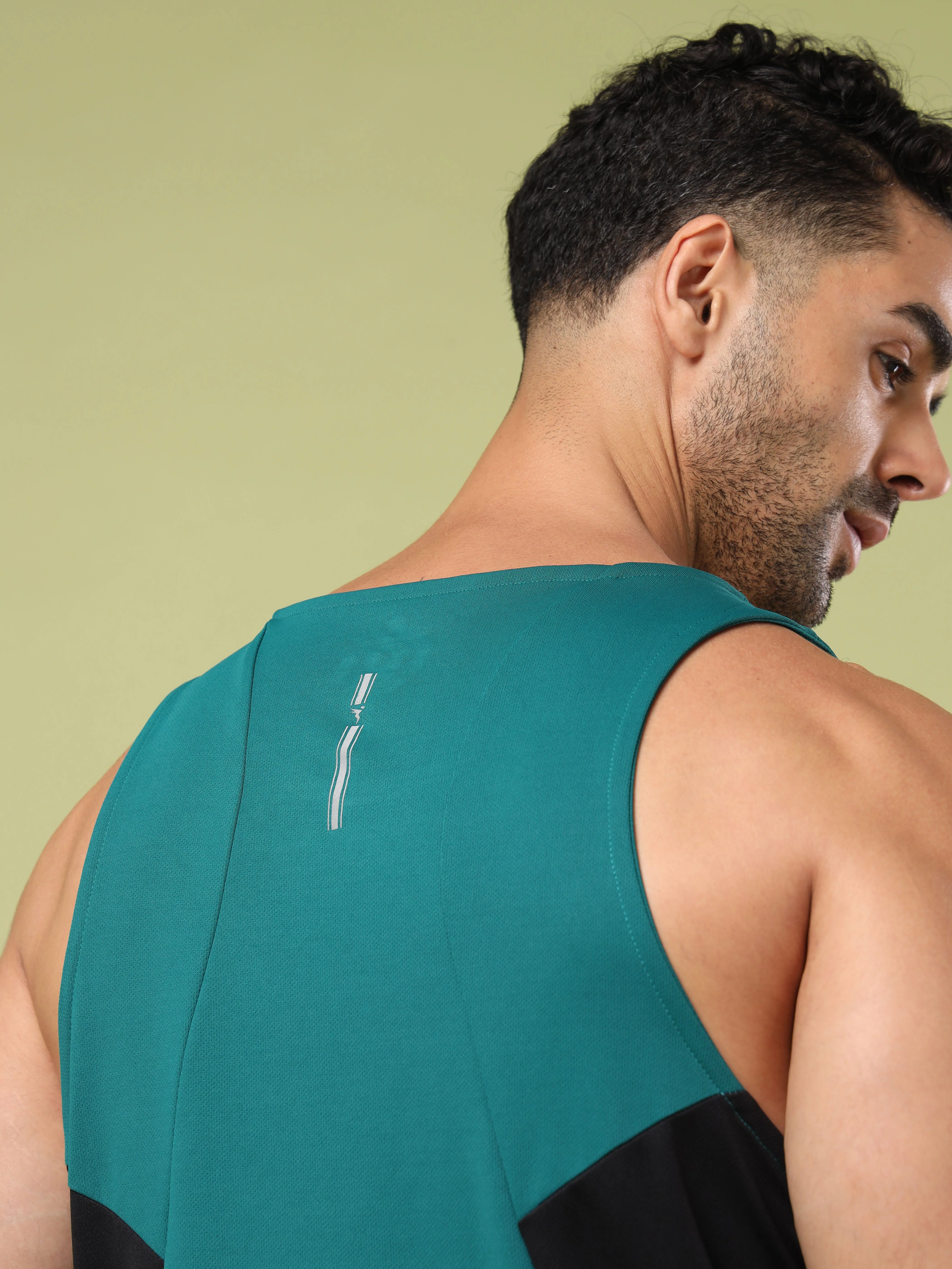 Men Solid Slim Fit Scoop Neck Sports Innerwear Vest with TECHNO COOL+ - Image 6