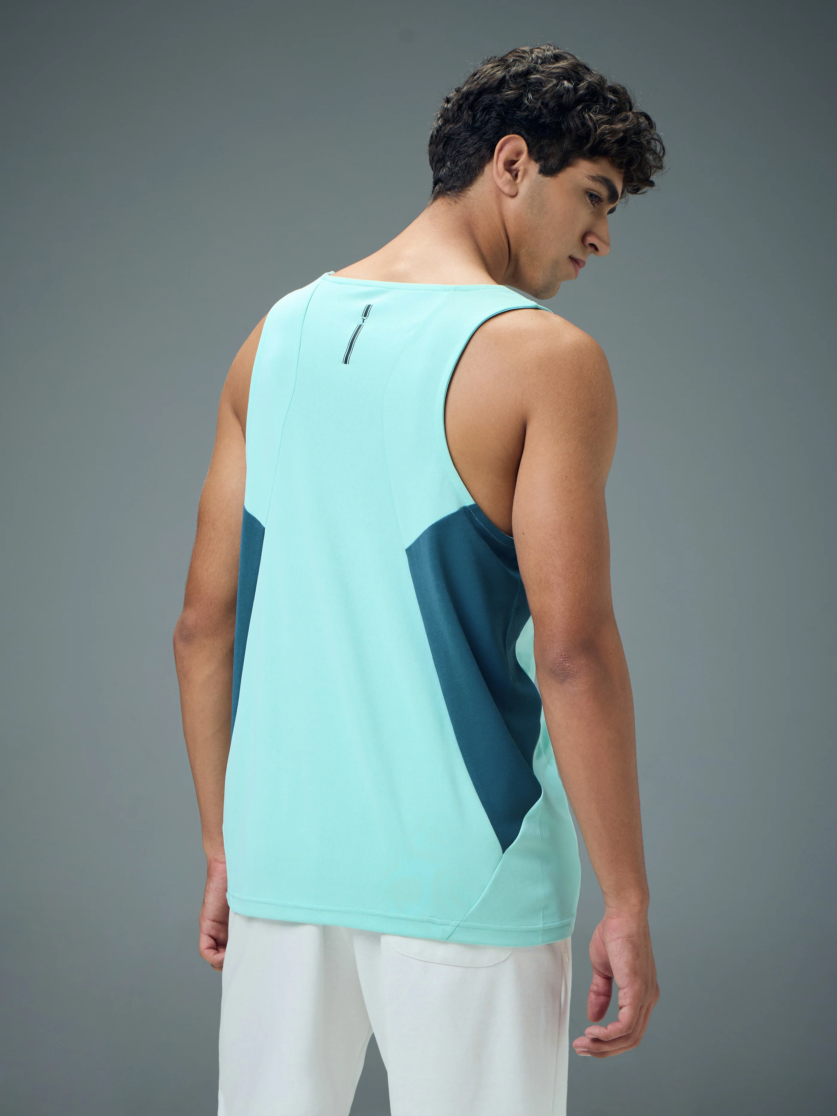 Men Solid Slim Fit Scoop Neck Sports Innerwear Vest with TECHNO COOL+ - Image 3