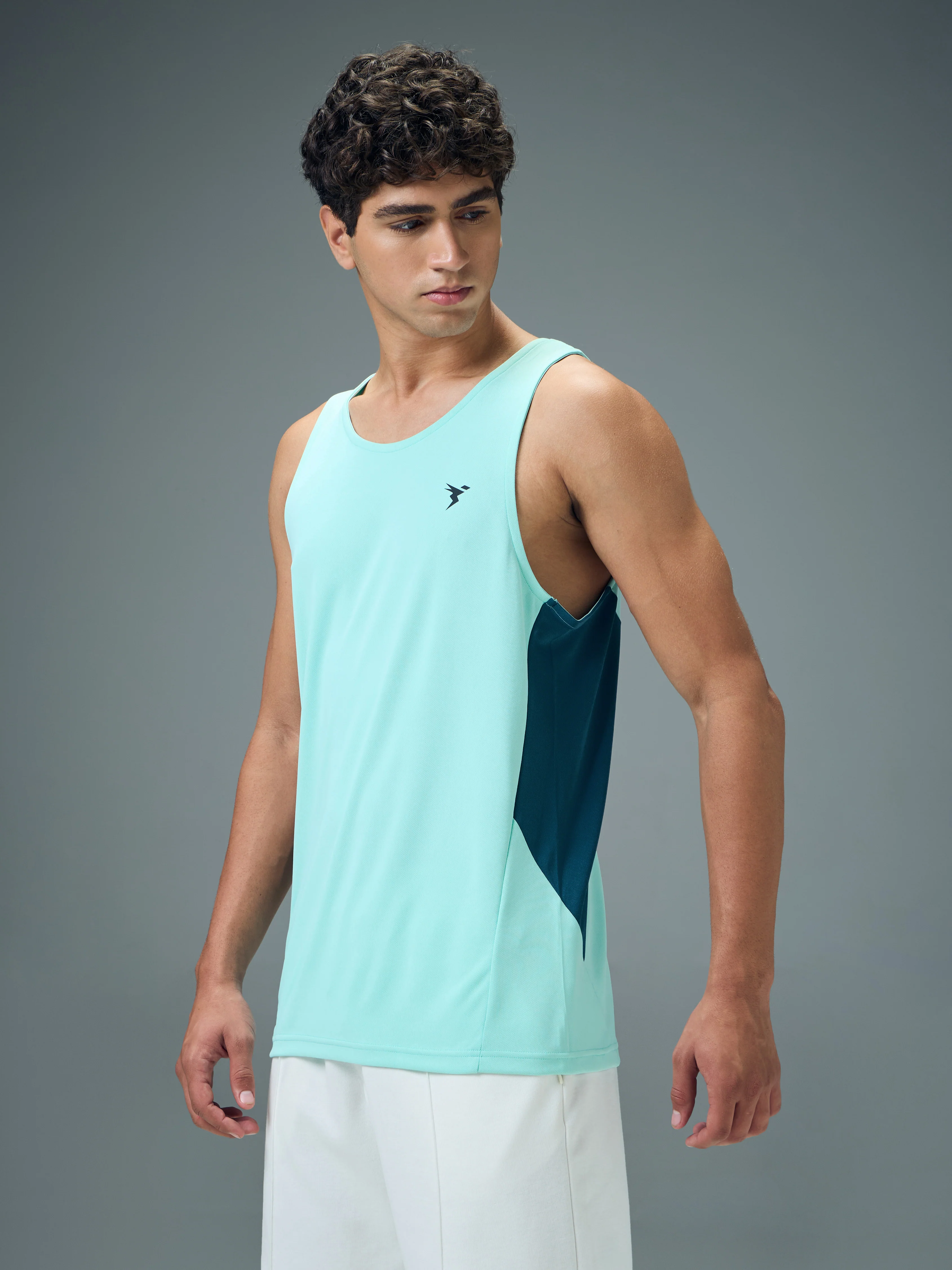 Men Solid Slim Fit Scoop Neck Sports Innerwear Vest with TECHNO COOL+ - Image 4