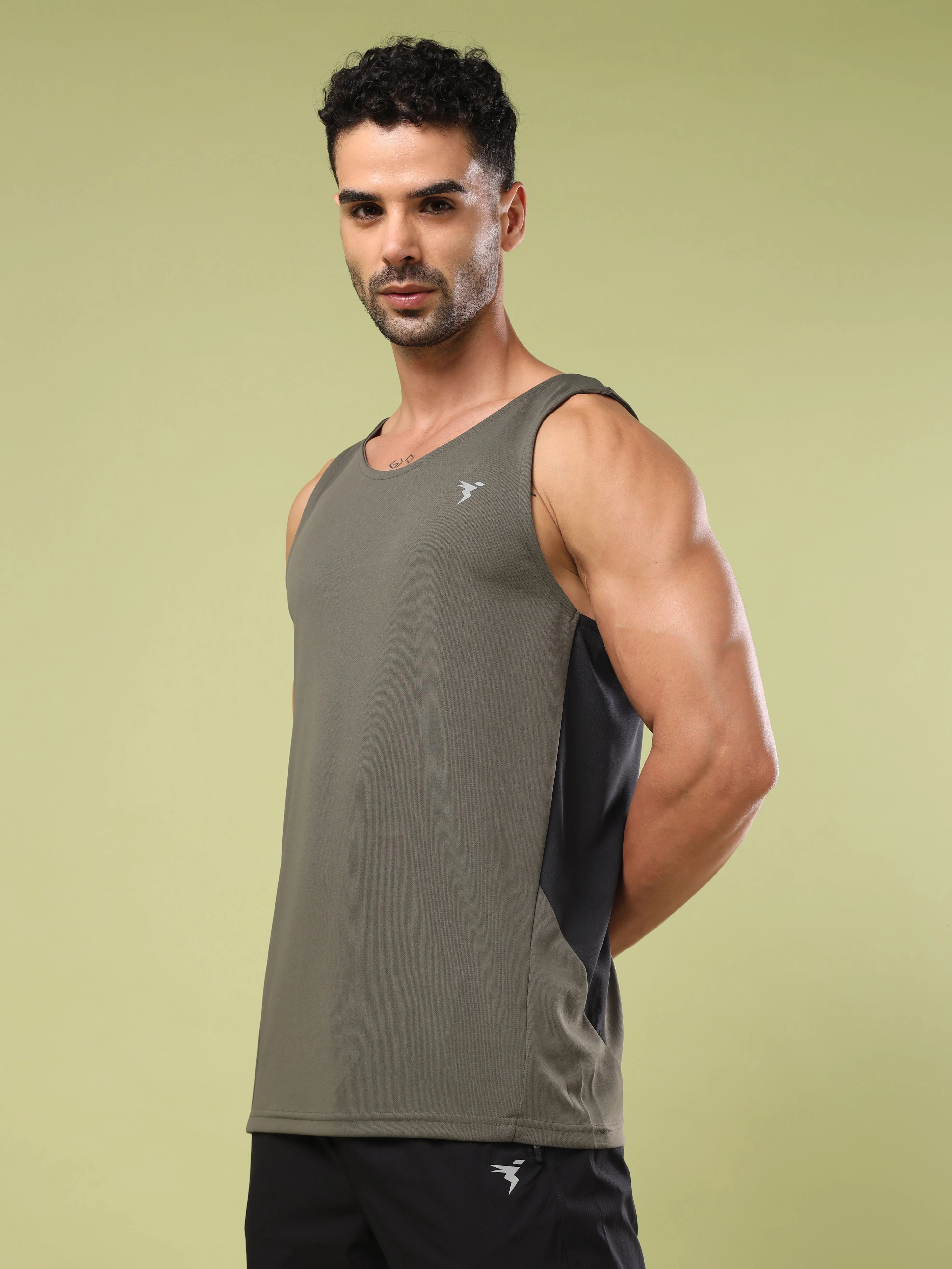 Men Solid Slim Fit Scoop Neck Sports Innerwear Vest with TECHNO COOL+ - Image 3
