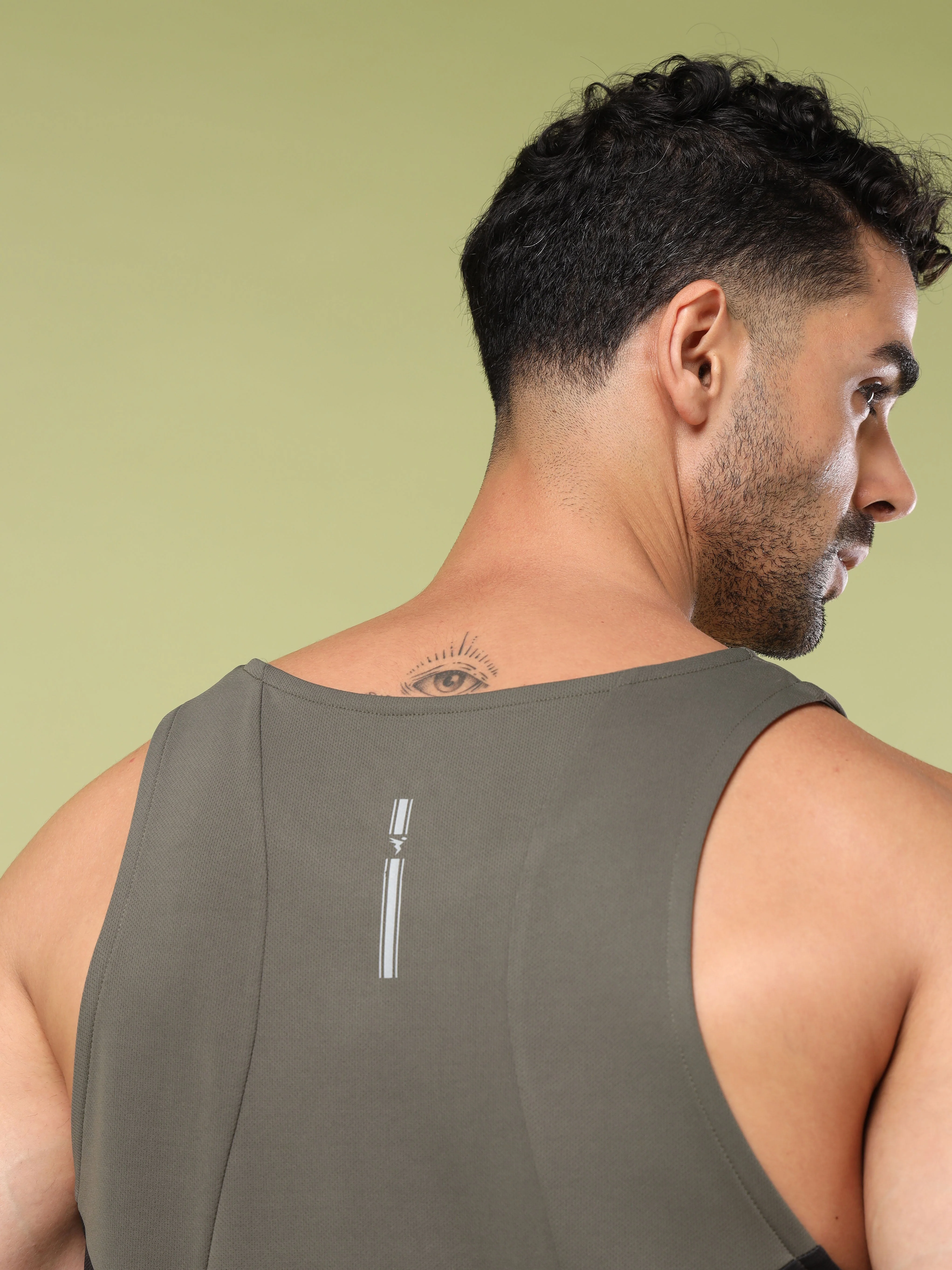 Men Solid Slim Fit Scoop Neck Sports Innerwear Vest with TECHNO COOL+ - Image 6