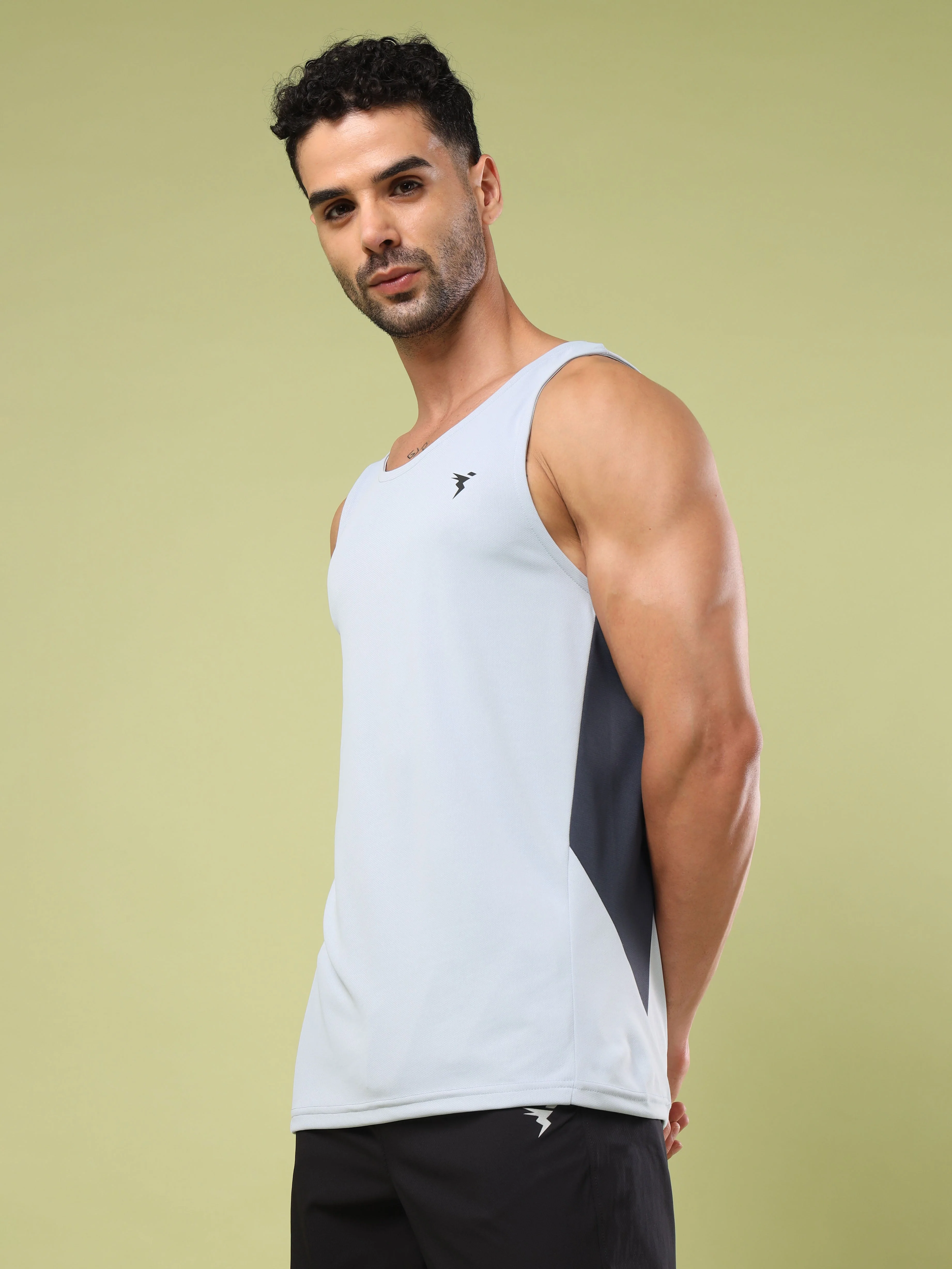 Men Solid Slim Fit Scoop Neck Sports Innerwear Vest with TECHNO COOL+ - Image 3