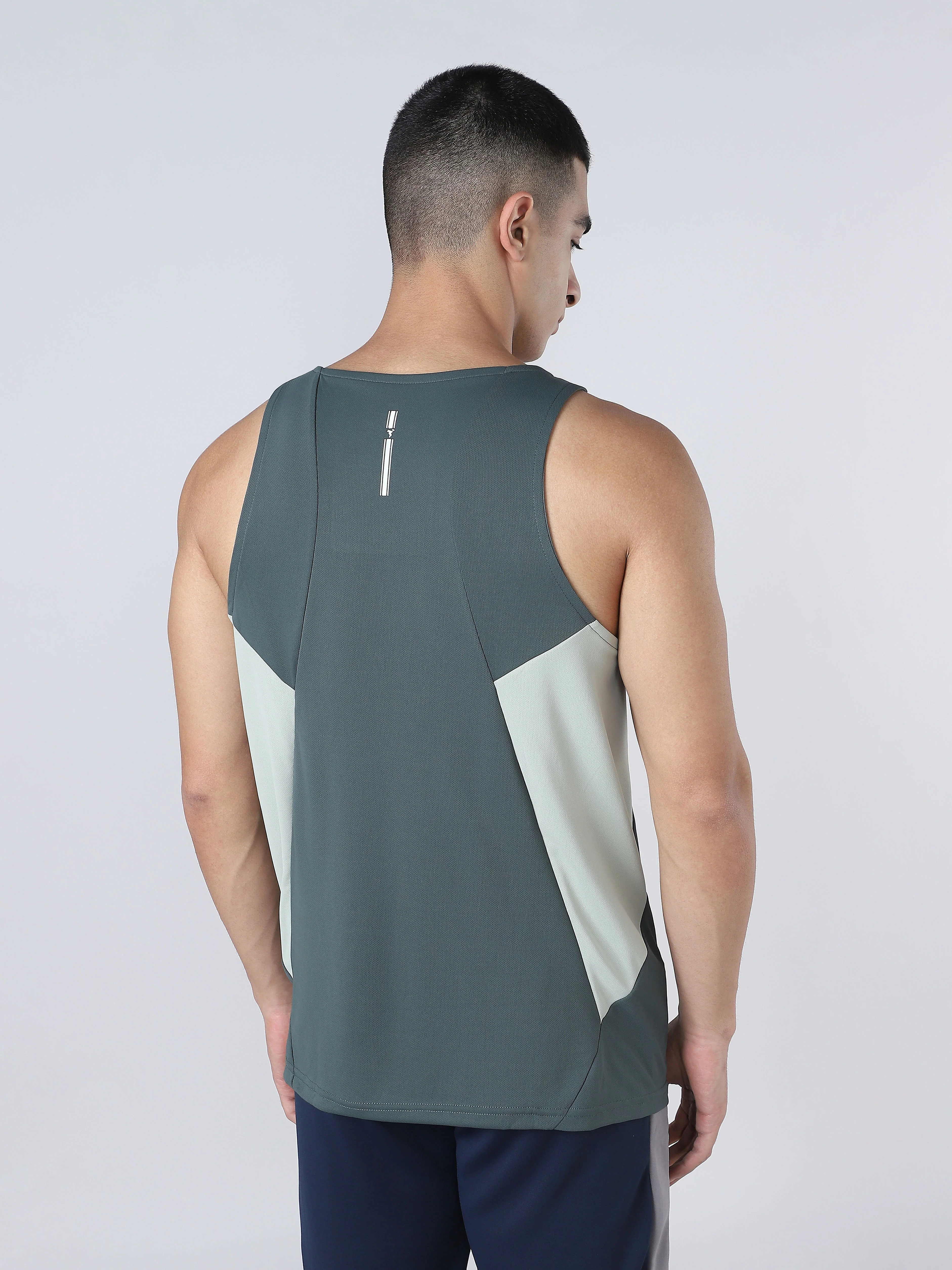 Men Solid Slim Fit Scoop Neck Sports Innerwear Vest with TECHNO COOL+ - Image 3