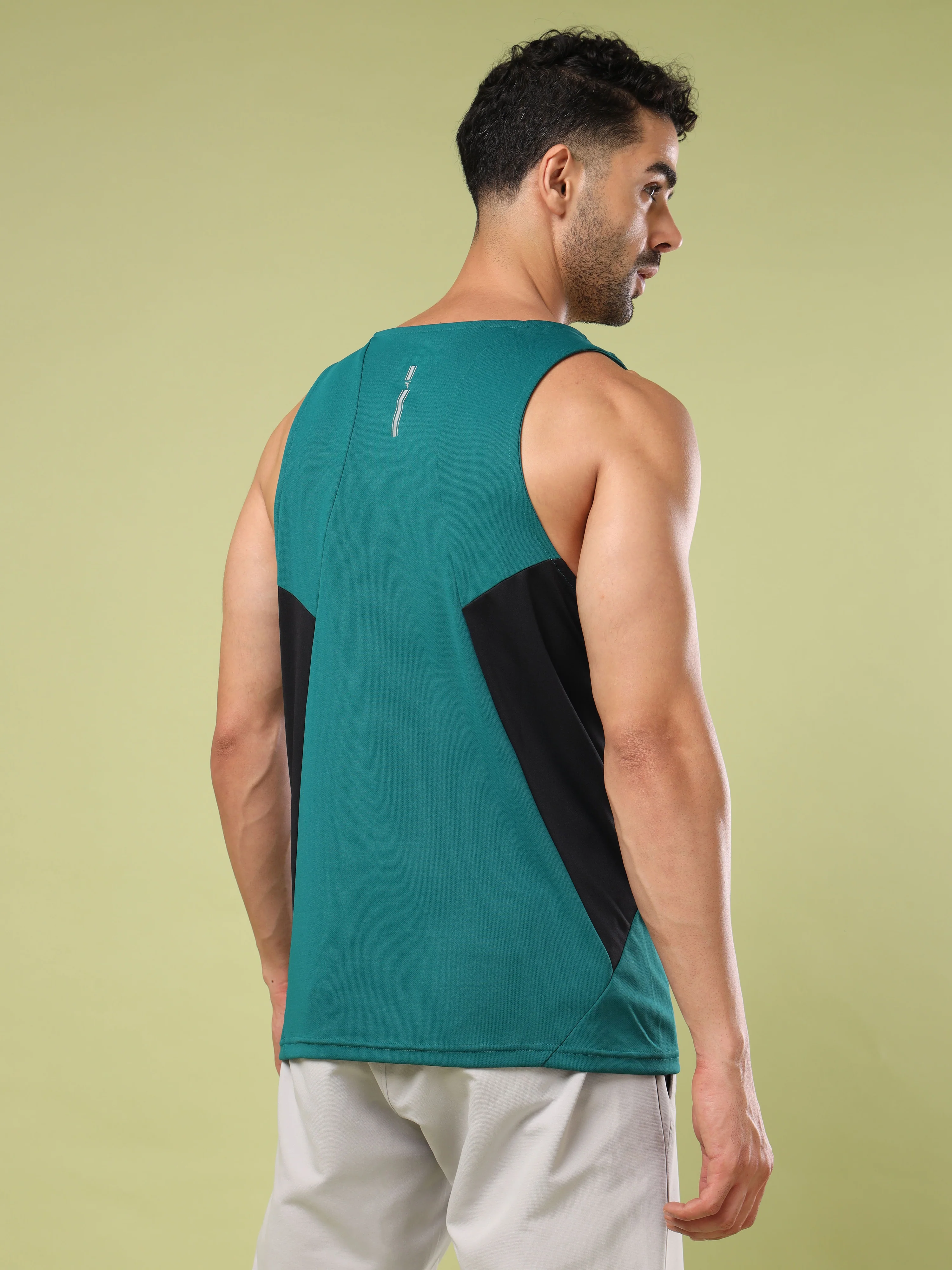 Men Solid Slim Fit Scoop Neck Sports Innerwear Vest with TECHNO COOL+ (Pack of 2) - Image 3