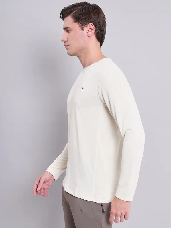 Men Solid Slim Fit Crew Neck T-shirt with TECHNO COOL+ - Image 3