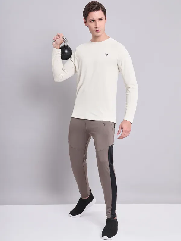 Men Solid Slim Fit Crew Neck T-shirt with TECHNO COOL+ - Image 5