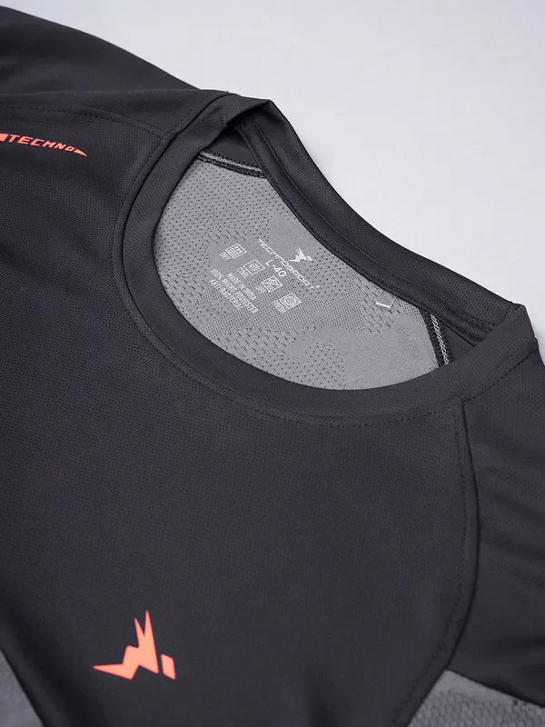 Men Jacquard Slim Fit Crew Neck T-shirt with VENTMESH - Image 9