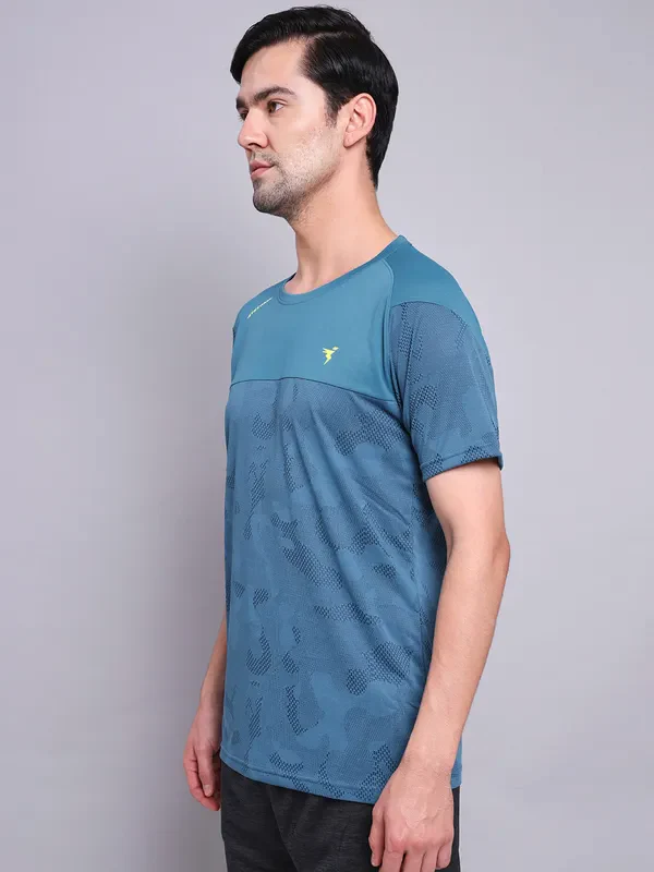 Men Jacquard Slim Fit Crew Neck T-shirt with VENTMESH - Image 4