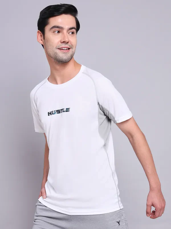 Men Printed Regular Fit Crew Neck T-shirt with TECHNO COOL+