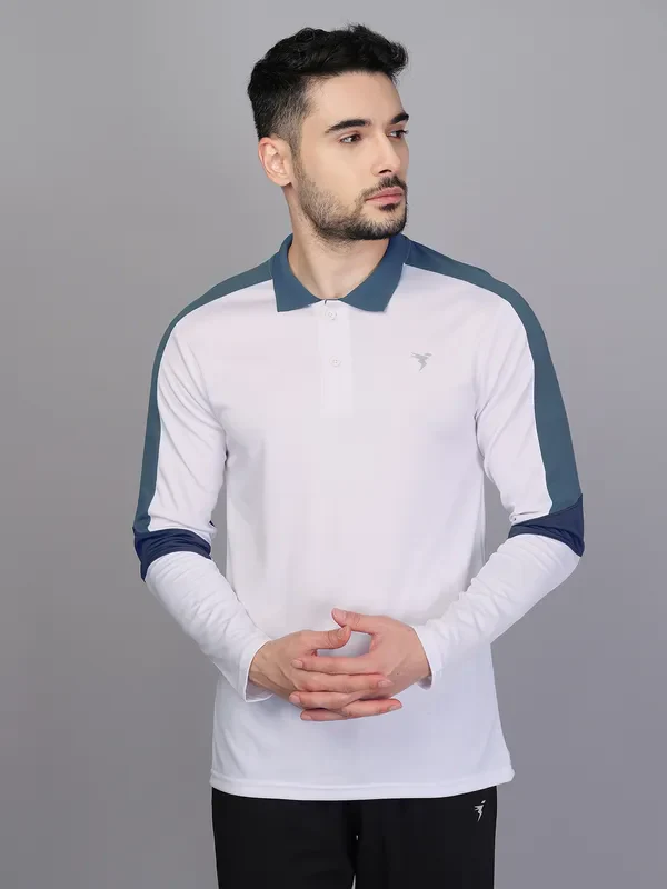 Men Colorblock Slim Fit Polo T-shirt with TECHNO COOL+