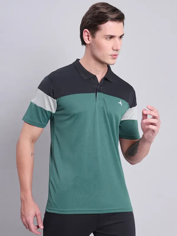 Men Colorblock Slim Fit Polo T-shirt with TECHNO COOL+