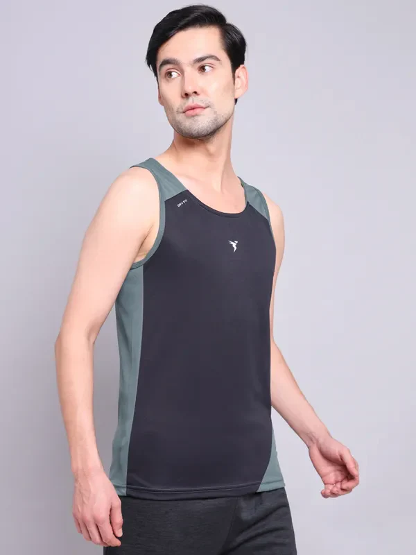 Men Colorblock Slim Fit Scoop Neck Innerwear Vest with TECHNO COOL+ - Image 3
