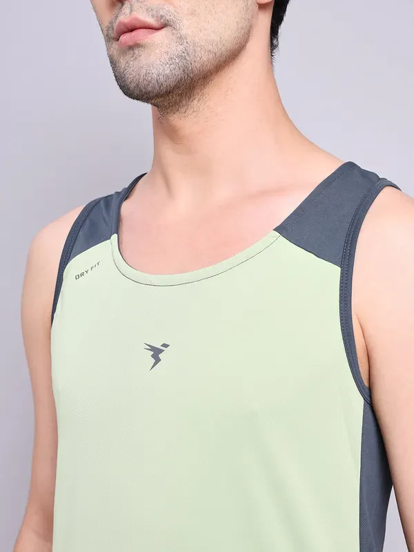 Men Colorblock Slim Fit Scoop Neck Innerwear Vest with TECHNO COOL+ - Image 5