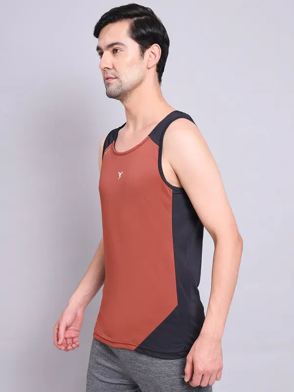 Men Colorblock Slim Fit Scoop Neck Innerwear Vest with TECHNO COOL+ - Image 3