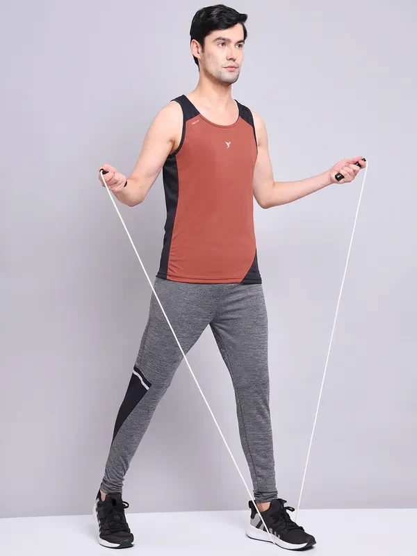 Men Colorblock Slim Fit Scoop Neck Innerwear Vest with TECHNO COOL+ - Image 4