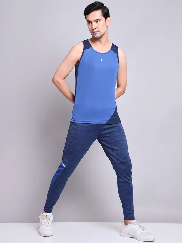 Men Colorblock Slim Fit Scoop Neck Innerwear Vest with TECHNO COOL+ - Image 4