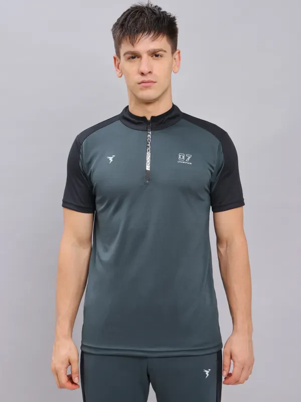 Men Colorblock Slim Fit Mock Neck T-shirt with TECHNO COOL+